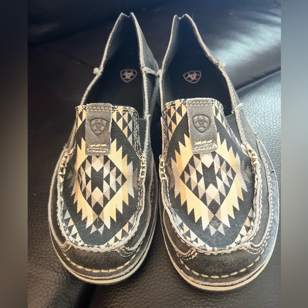 Ariat Cruisers size 8 - Fits like 8.5 so cute!